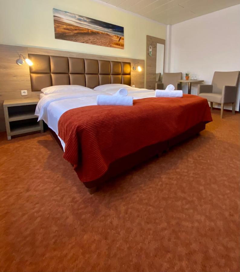 טוסנס Strand Hotel Nordsee, Hotel Deichlaeufer מראה חיצוני תמונה